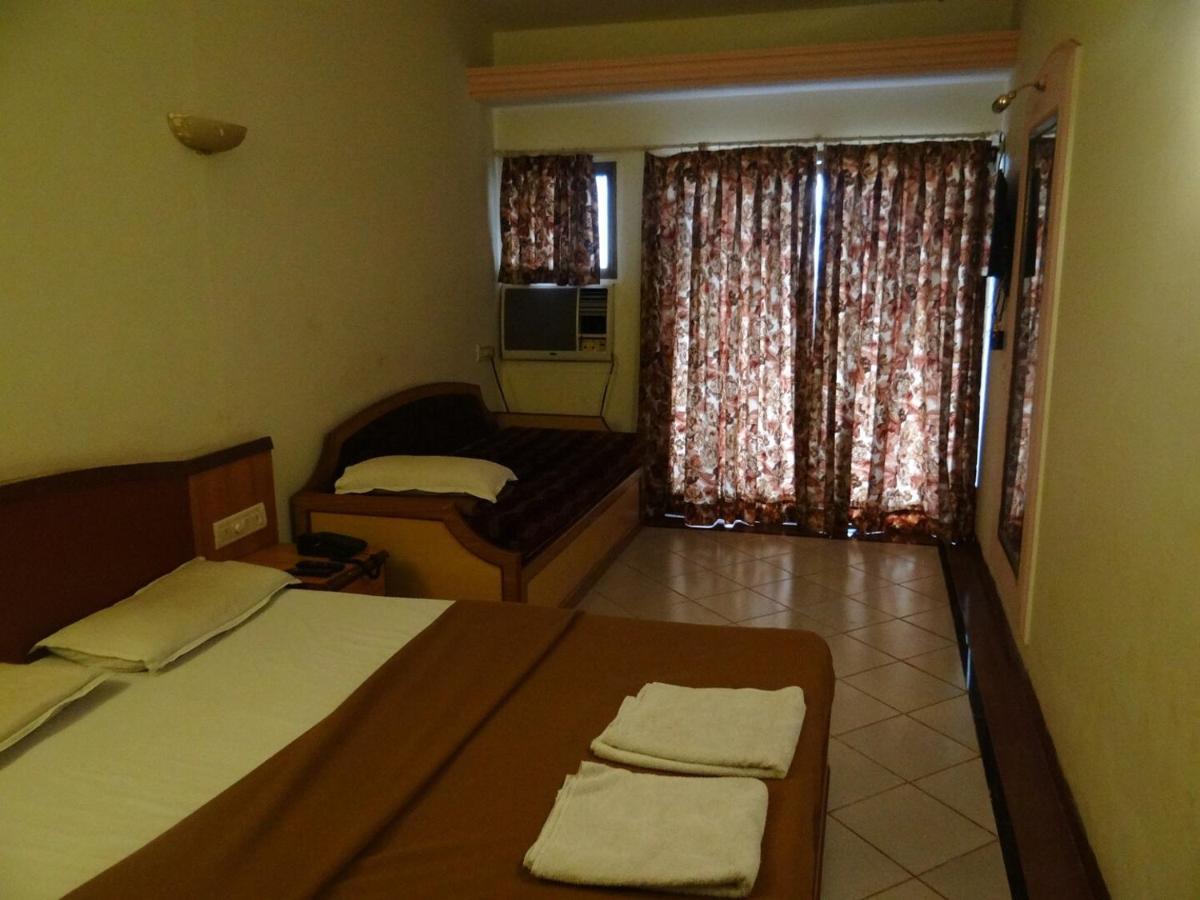รังโคลี รีทรีต Hotel มาเทรัน ภายนอก รูปภาพ