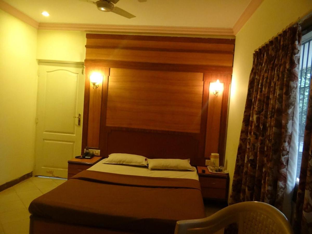 รังโคลี รีทรีต Hotel มาเทรัน ภายนอก รูปภาพ