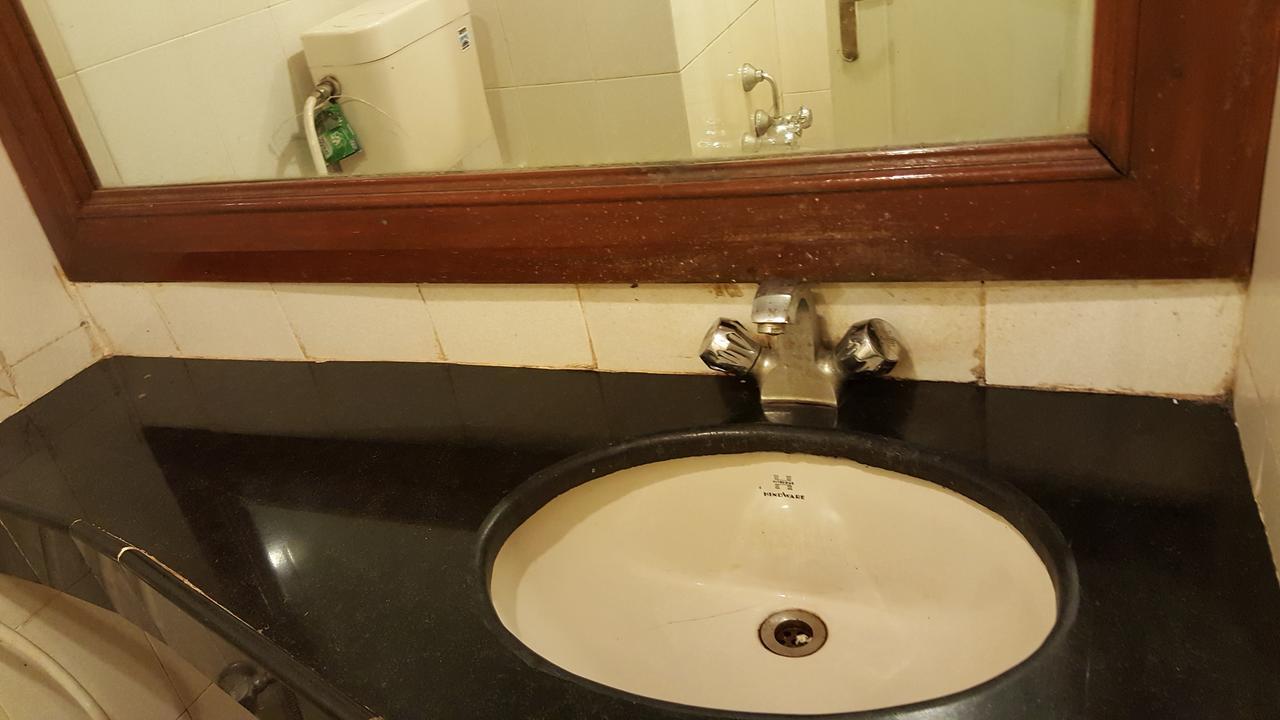 รังโคลี รีทรีต Hotel มาเทรัน ภายนอก รูปภาพ