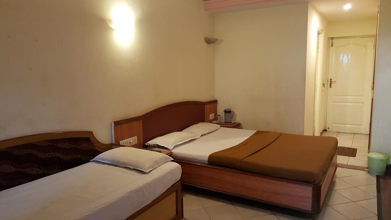 รังโคลี รีทรีต Hotel มาเทรัน ภายนอก รูปภาพ